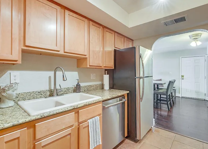 Holiday home 3 Mi To Camelback Mtn! Snowbird Escape W/ Pool