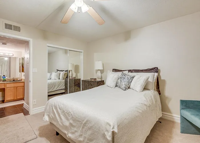 3 Mi To Camelback Mtn! Snowbird Escape W/ Pool Holiday home