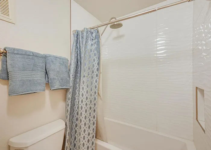 Holiday home 3 Mi To Camelback Mtn! Snowbird Escape W/ Pool
