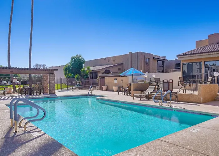 3 Mi To Camelback Mtn! Snowbird Escape W/ Pool Holiday home *